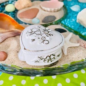 6x$15. Floral Heart-Shaped White Trinket Box